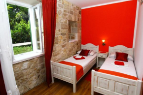 Two rustikal apartments in Vila ''U Kali'' close to the beach, reserved parking place